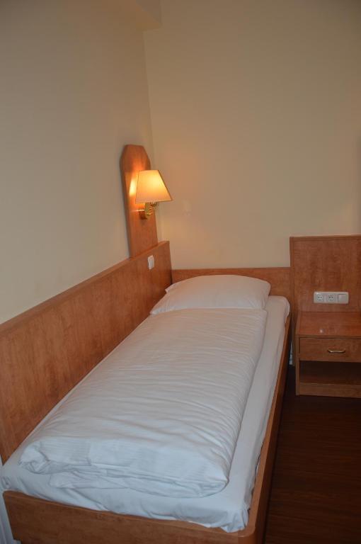 Single Room,1648889375:JPEG
