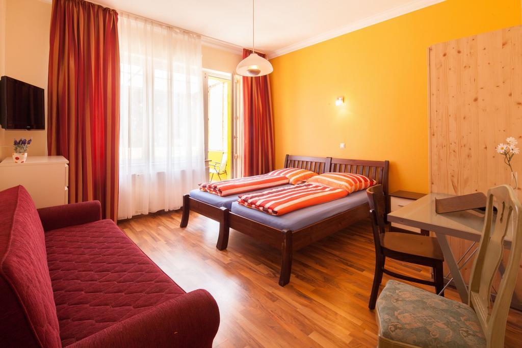 Chambre Double ou Lits Jumeaux Standard avec Canapé-Lit
