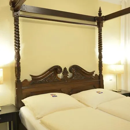 Alpha Hotel Garni-2